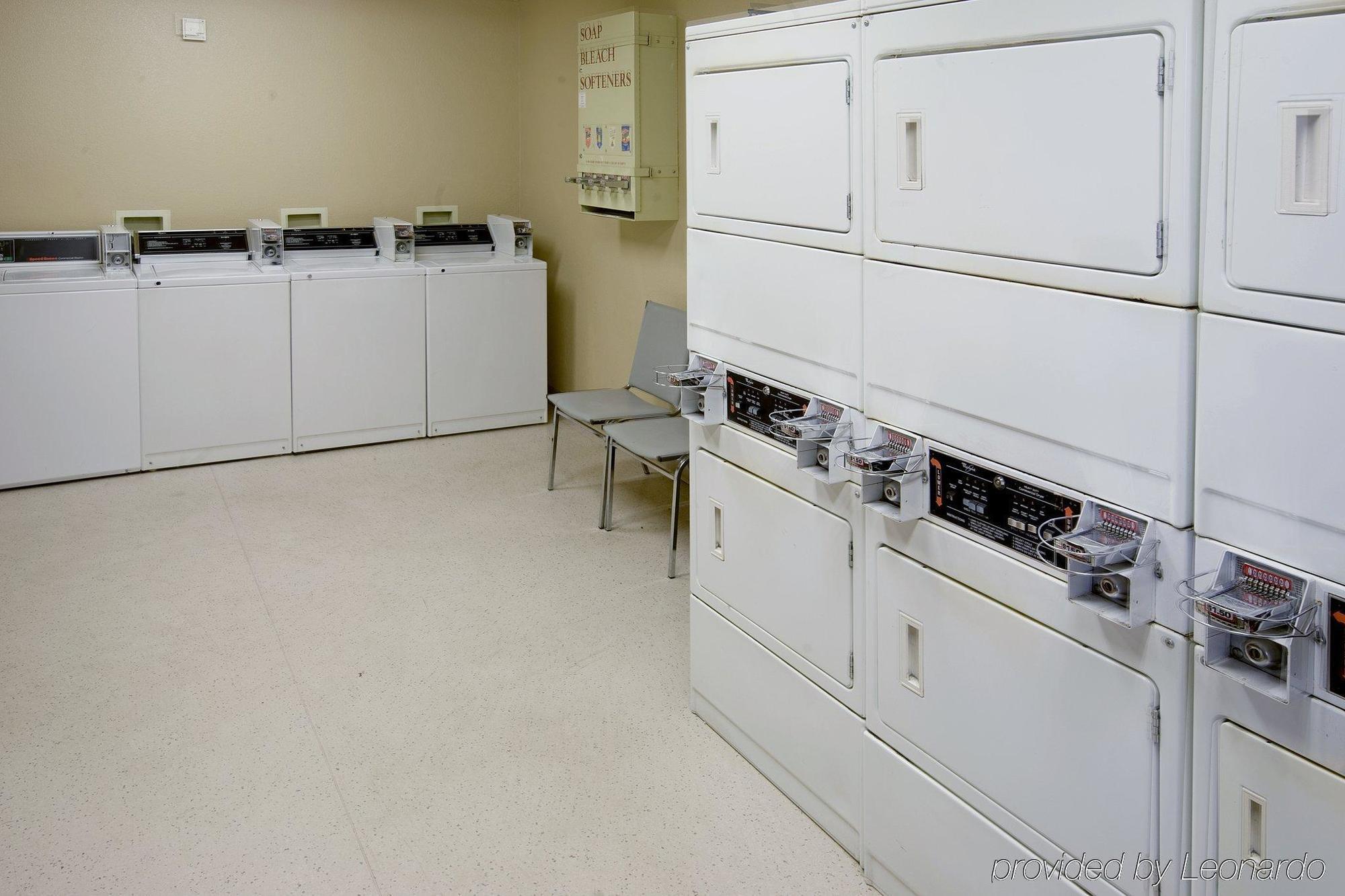 Extended Stay America Select Suites - Newport News - Oyster Point Bagian luar foto